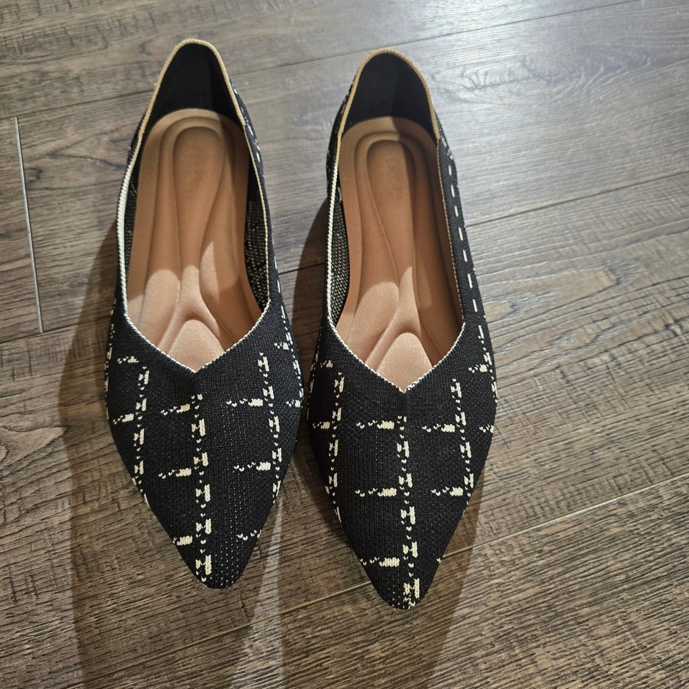 Black Cream Grid Knit Pointed Toe Flats Womens Size 37 Comfort Slip On Shoes